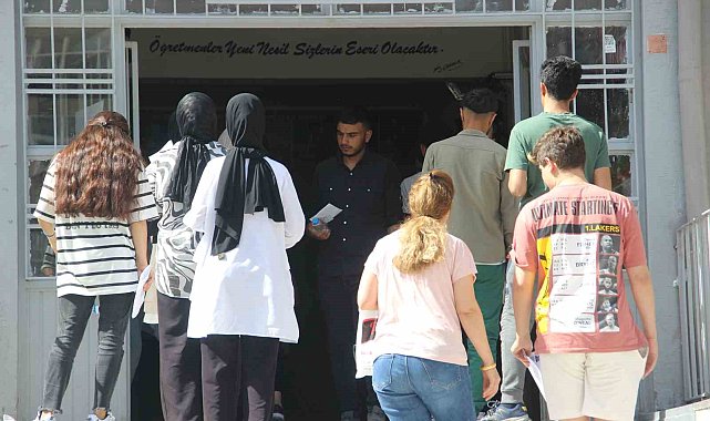 Şanlıurfa'da AYT sorunsuz başladı