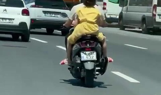 Sarıyer'de motosiklet üzerinde 2 çocukla tehlikeli yolculuk kamerada