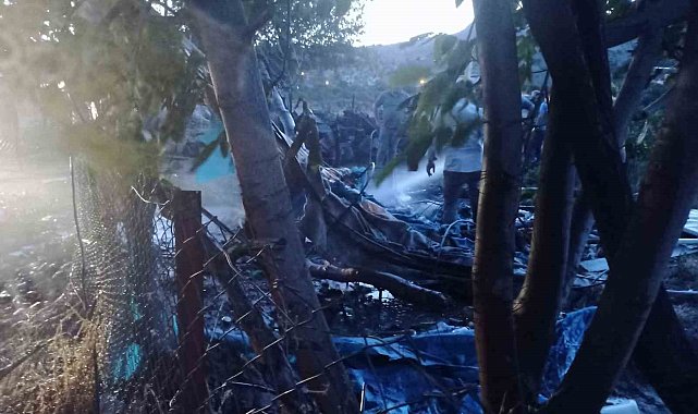 Sason'da çilek bahçesinde çıkan yangın söndürüldü