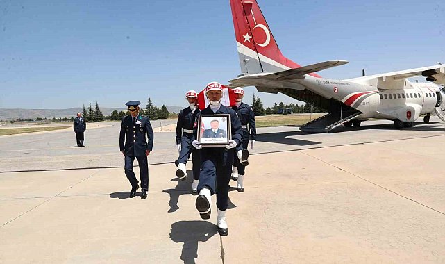 Şehit Hava Pilot Albay Gökhan Özen'in naaşı Eskişehir'e getirildi