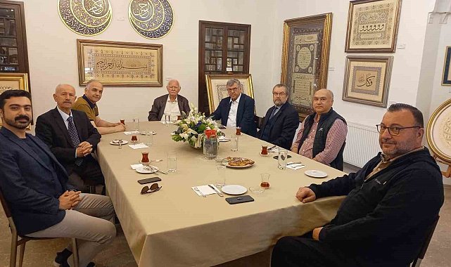 Şehzade Osman Selahaddin Osmanoğlu 'Nakkaşın Fırçasından' sergisini ziyaret etti