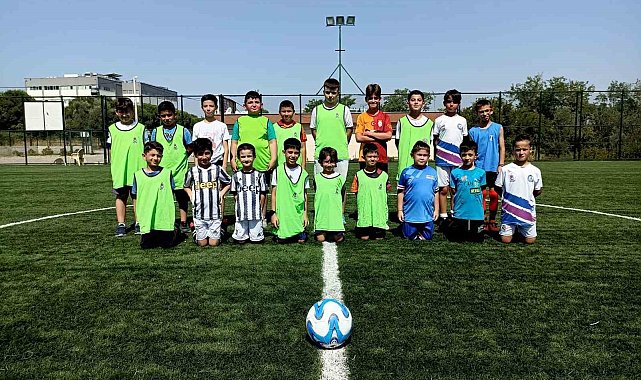 Şehzadeler Belediyesi yaz spor okulları kapsamında futbol kursu başladı