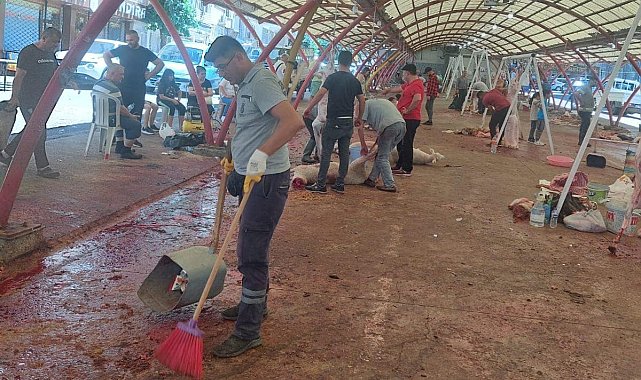 Şehzadeler'de kurban kesim yerlerine anında temizlik