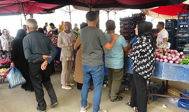Semt pazarlarında bayram yoğunluğu