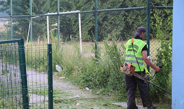 Serdivan'da yaz temizliği devam ediyor