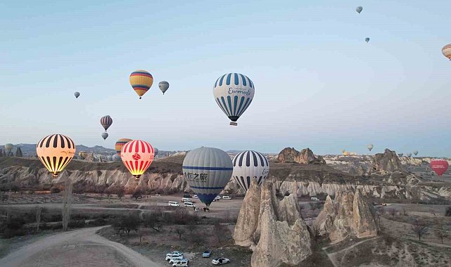 Sıcak hava balon pilotları 300 saatlik eğitimden geçiyor