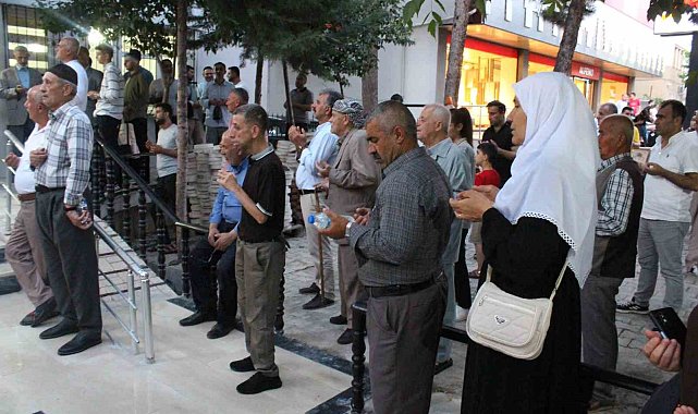 Siirt'te hacı adayları kutsal topraklara dualarla uğurlandı
