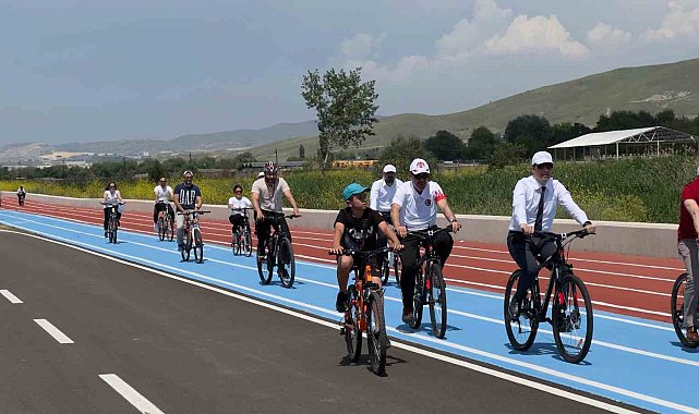 Sincan Park'ta pedallar sağlık için çevrildi