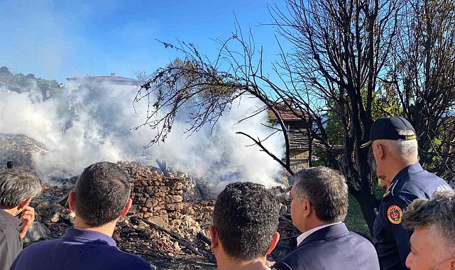 Sinop'ta çıkan yangında 5 ev zarar gördü
