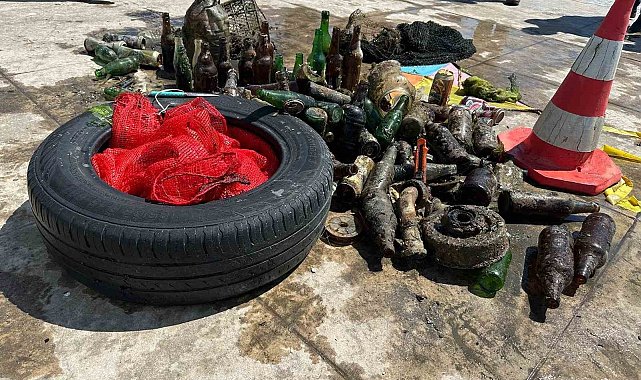 Sinop'ta denizin dibinden araç lastiği ve şişeler çıktı