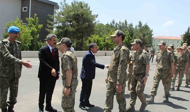 Şırnak Valisi Atay, güvenlik güçleriyle bayramlaştı