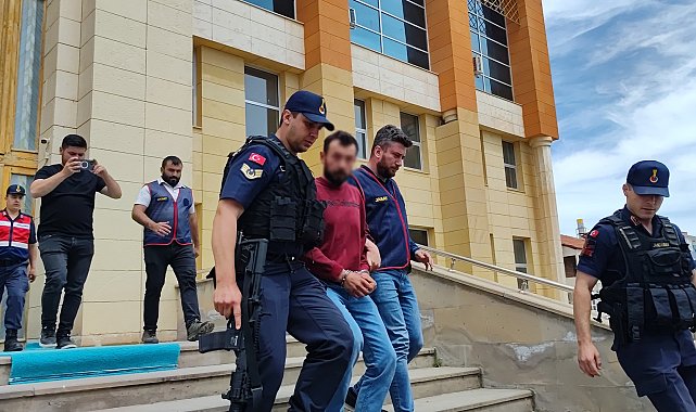 Sivas'ın Şarkışla ilçesinde arazi anlaşmazlığı nedeniyle 1 kişiyi öldürüp 2 kişiyi yaralayan şahıs tutuklandı