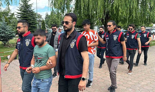 Sivas'taki cinayetin şüphelileri adliyeye sevk edildi