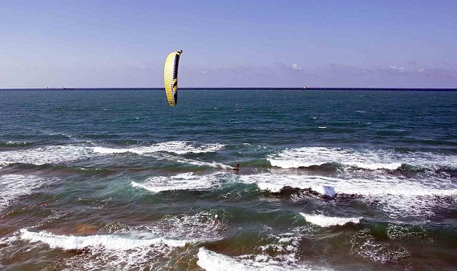Sörfçülerin dalgalarla dansı Kilyos sahillerini Miami'ye çevirdi