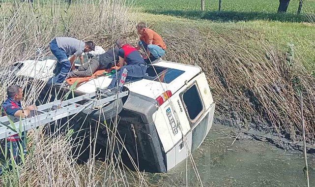 Sulama kanalına uçan minibüsün sürücüsü itfaiye tarafından kurtarıldı