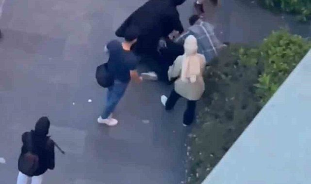 Sultanbeyli'de kadınların tekmeli yumruklu kavgası kamerada