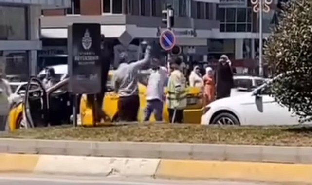 Sultanbeyli'de kaza sonrası sürücüler arasındaki tartışma kameraya yansıdı