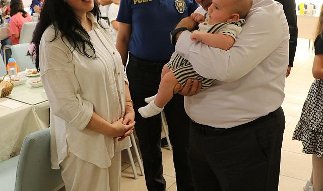 Sultanbeyli'de tayini çıkan 28 emniyet personeli için veda yemeği