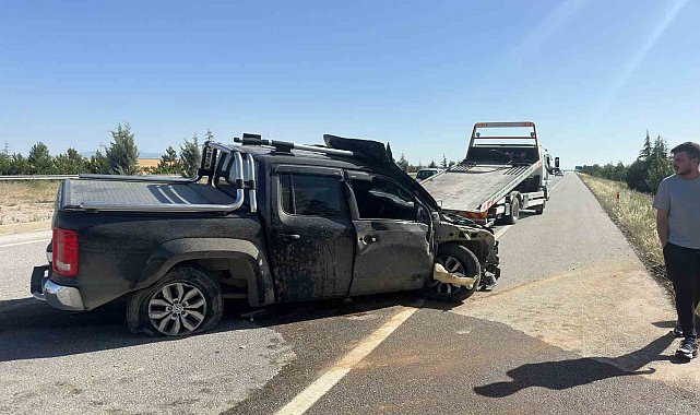 Takla atan araçtan burunları dahi kanamadan çıktılar