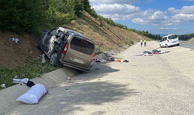 Takla atan hafif ticari araç 30 metre sürüklendi: 3'ü çocuk 5 yaralı