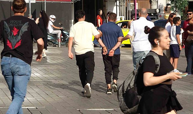 Taksim'de taşkınlık çıkartan şüpheli güven timleri tarafından gözaltına alındı