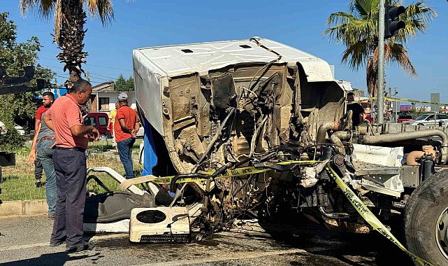 Tarın çarptığı kamyonun şoför mahalli koptu:1 ölü