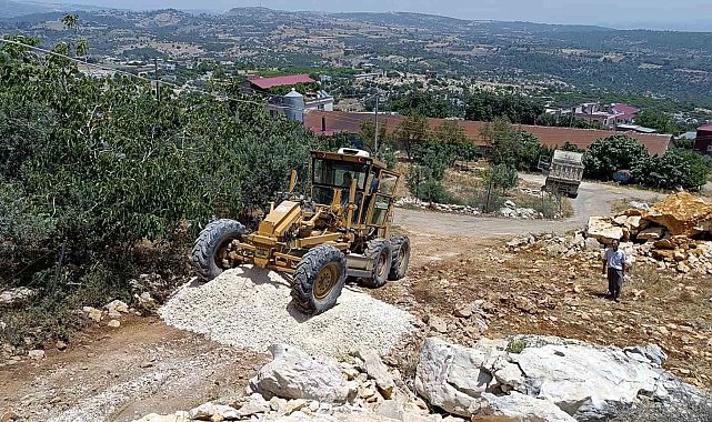 Tarsus'ta köy yolları yenileniyor