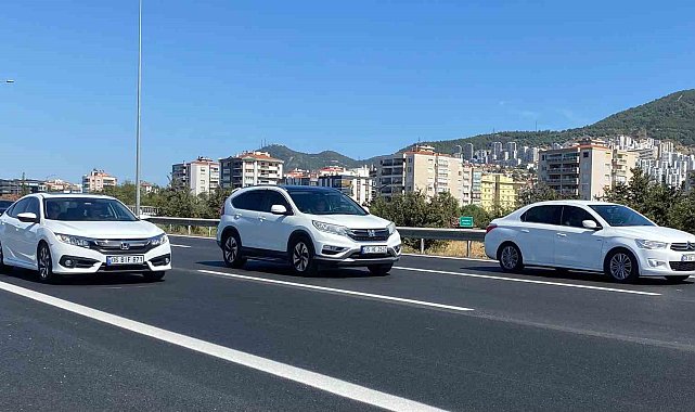 Tatilciler akın akın Çeşme, Bodrum, Kuşadası ve diğer tatil bölgelerine gidiyor