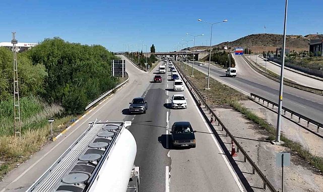Tatilcilerin dönüşü devam ediyor: 43 ilin geçiş güzergahında trafik akıcı ilerliyor