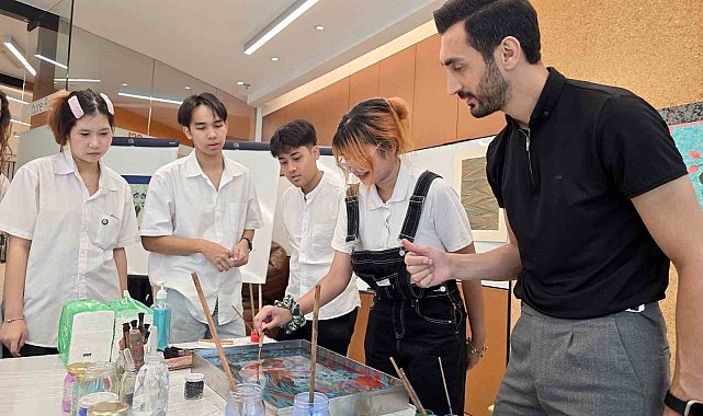 Tayland'da geleneksel Türk Ebru sergisi açıldı