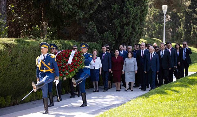 TBMM Başkanı Kurtulmuş'tan Bakü'de Aliyev'in mezarına ve şehitliklere ziyaret