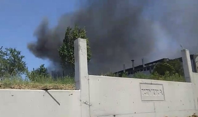 Tekirdağ'da fabrika yangını: Gökyüzü siyah örtü ile kaplandı