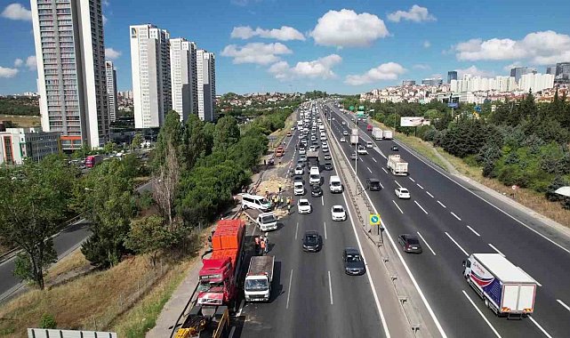 TEM Otoyolu'nda 15 araç birbirine girdi: 5 yaralı