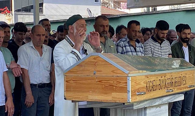 Tersanedeki gemi yangınında hayatını kaybeden işçi son yolculuğuna uğurlandı