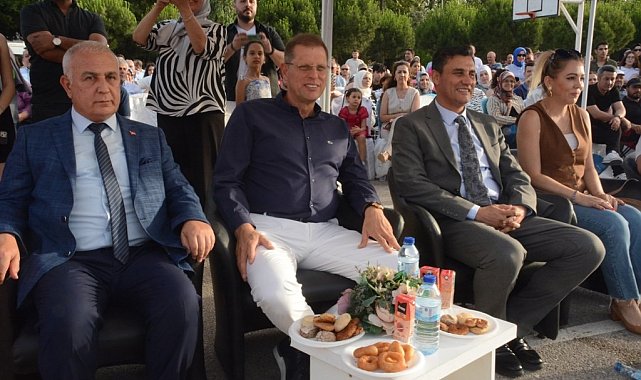 Ticaret Borsası Anadolu Lisesi'nde mezuniyet coşkusu