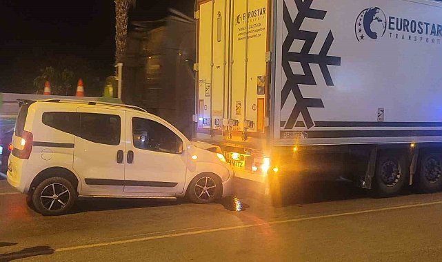 Tıra arkadan çarpıp firar etti