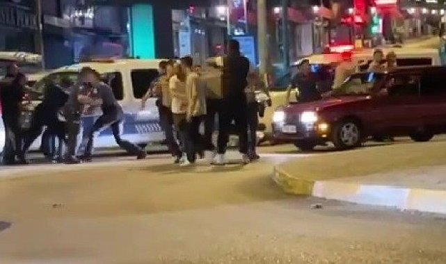 Trafik kazası sonrası kavga çıktı: 2 yaralı