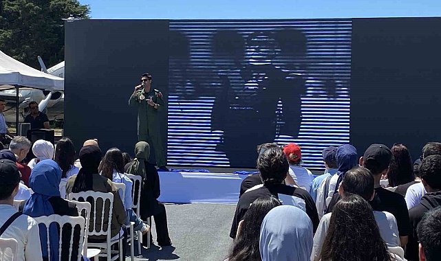 Türk Hava Kuvvetleri kuruluşunun 113. yılında Bakırköy'de gösteri uçuşu