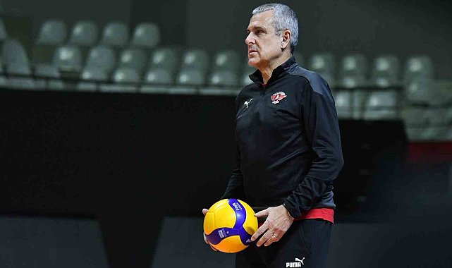 Türk Hava Yolları, başantrenör Ze Roberto ile sözleşme yeniledi