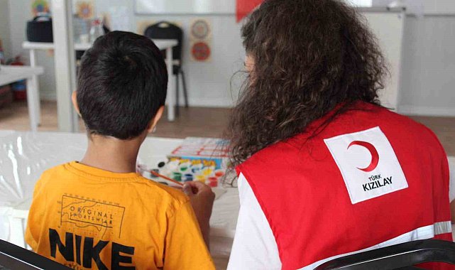 Türk Kızılay deprem bölgesinde 532 çocuğun yanında