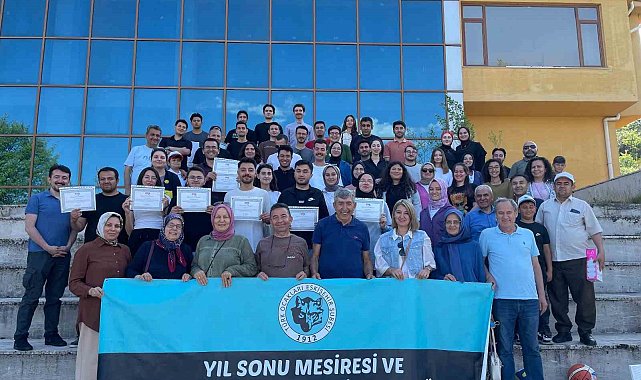 Türk Ocağı Millî Mefkûre Mektebinde mezuniyet berat töreni