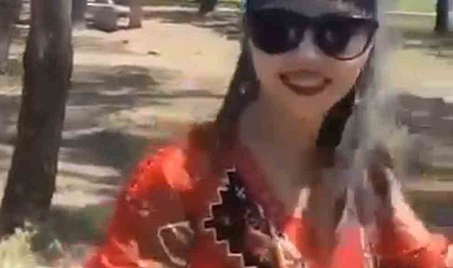 Türk rehberler Koreli turistlere halay öğretti