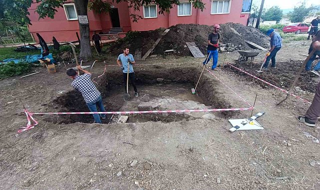 Türkeli'de yapılan kazıda tarihi mezarlar bulundu