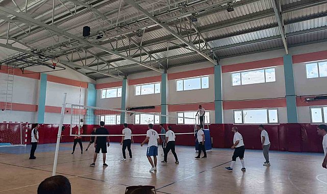 Tut ilçesinde voleybol turnuvası düzenlendi