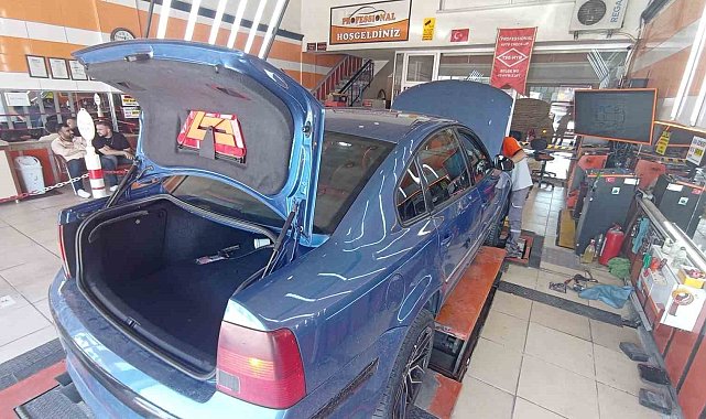 Üç aracı birleştirip bir otomobil yaptılar