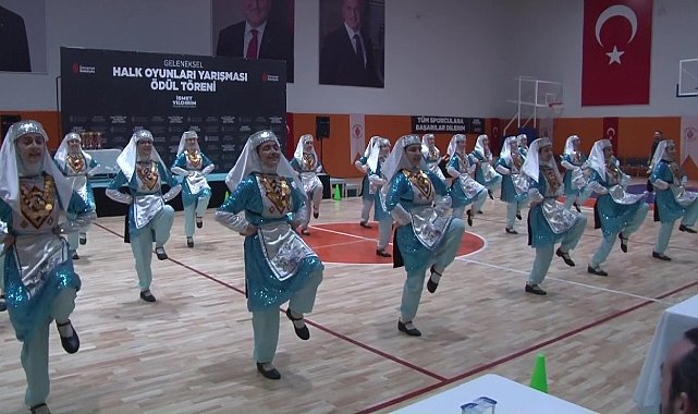 Ümraniye'de Geleneksek Halk Oyunları Yarışması'nda ödüller sahiplerini buldu