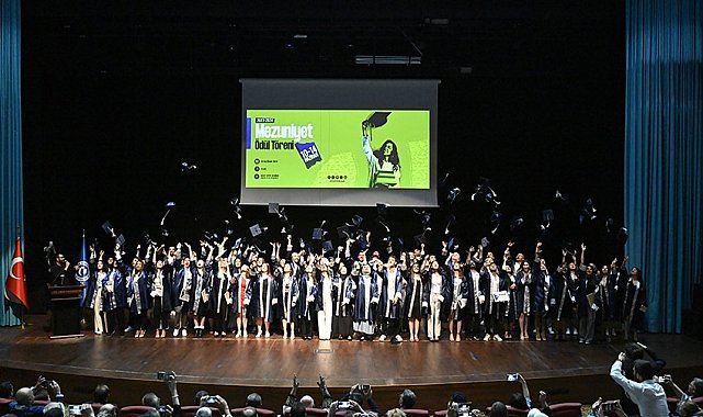 Uşak Üniversitesi 7 bin mezununu mesleki yaşama coşkuyla uğurladı