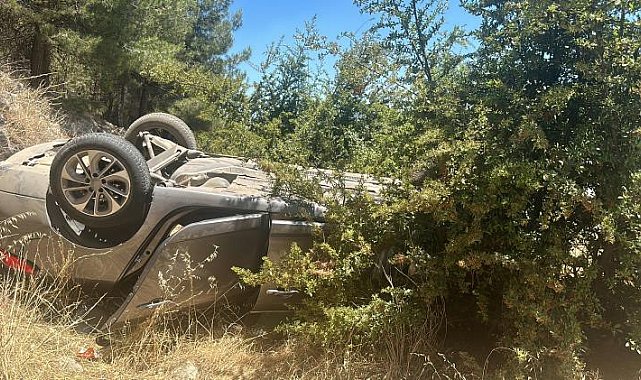 Uşak'ta otomobile çarpan araç takla attı: 6 kişi yaralandı