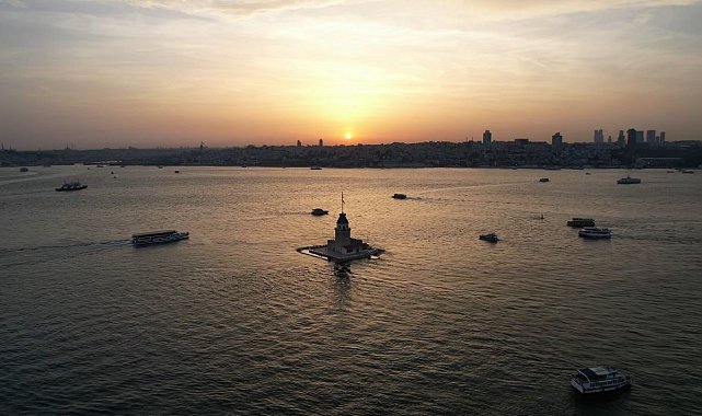 Üsküdar'da gün batımında renkli görüntüler