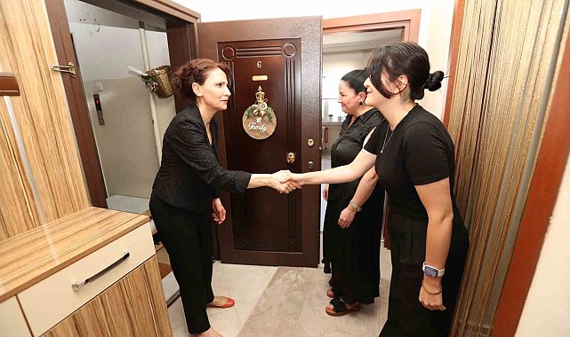 Vali Aksoy ve eşi, şehit aileleriyle bayramlaştı